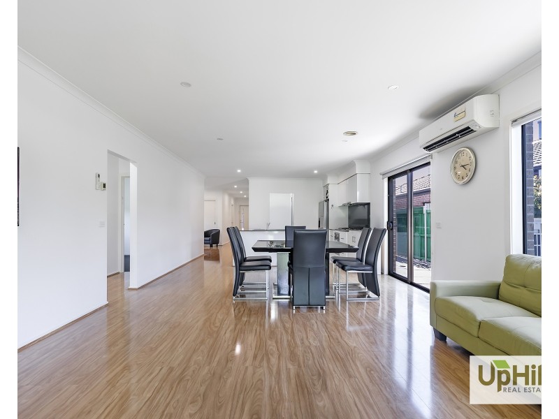 6 Carlyle Crescent, Clyde North VIC 3978