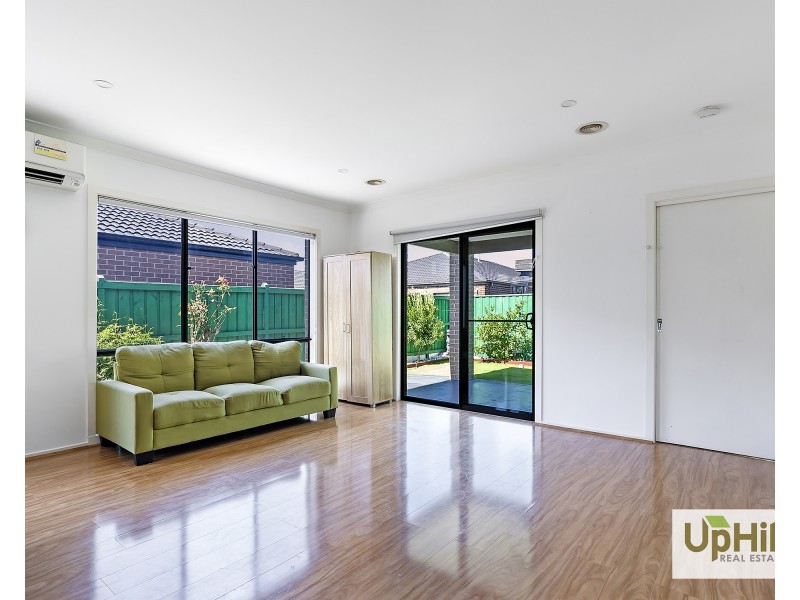 6 Carlyle Crescent, Clyde North VIC 3978