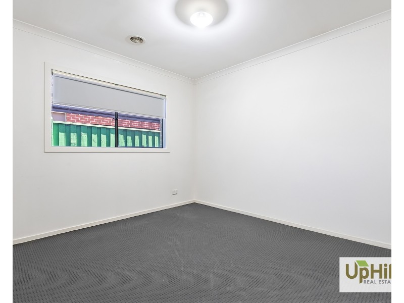 6 Carlyle Crescent, Clyde North VIC 3978