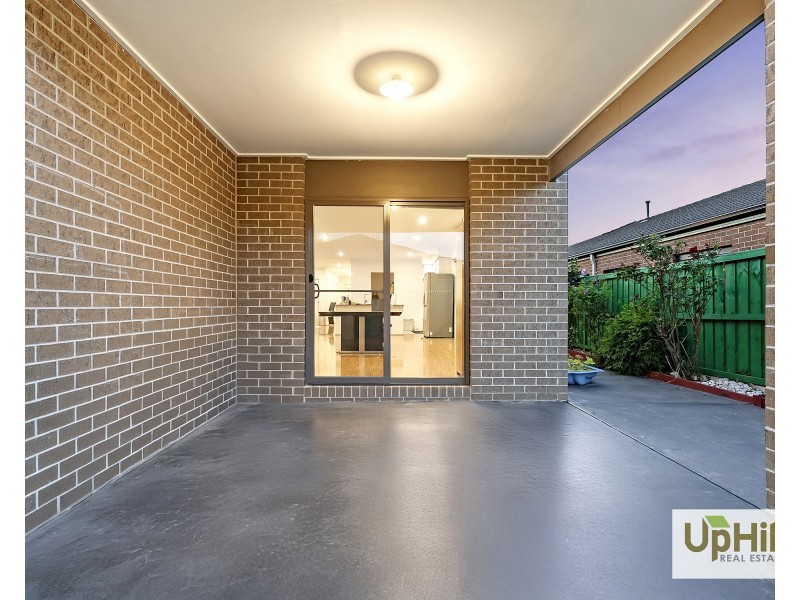 6 Carlyle Crescent, Clyde North VIC 3978
