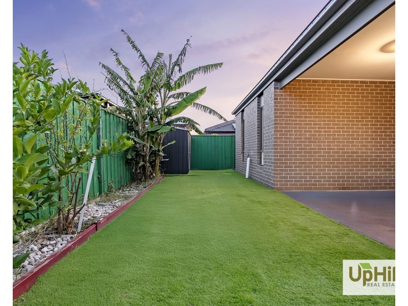 6 Carlyle Crescent, Clyde North VIC 3978