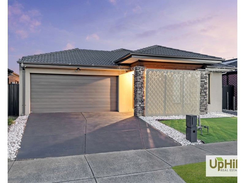 6 Carlyle Crescent, Clyde North VIC 3978