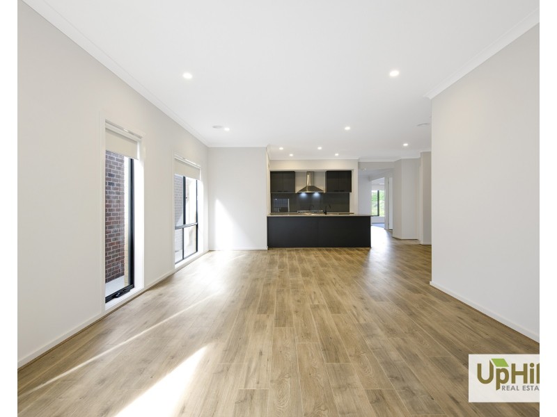 4 Eastview Terrace, Clyde VIC 3978