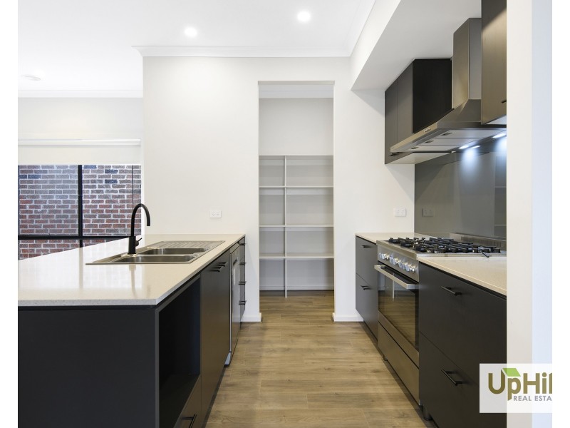 4 Eastview Terrace, Clyde VIC 3978