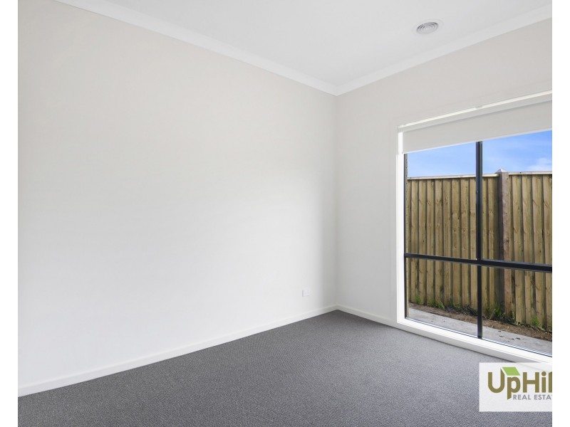 4 Eastview Terrace, Clyde VIC 3978