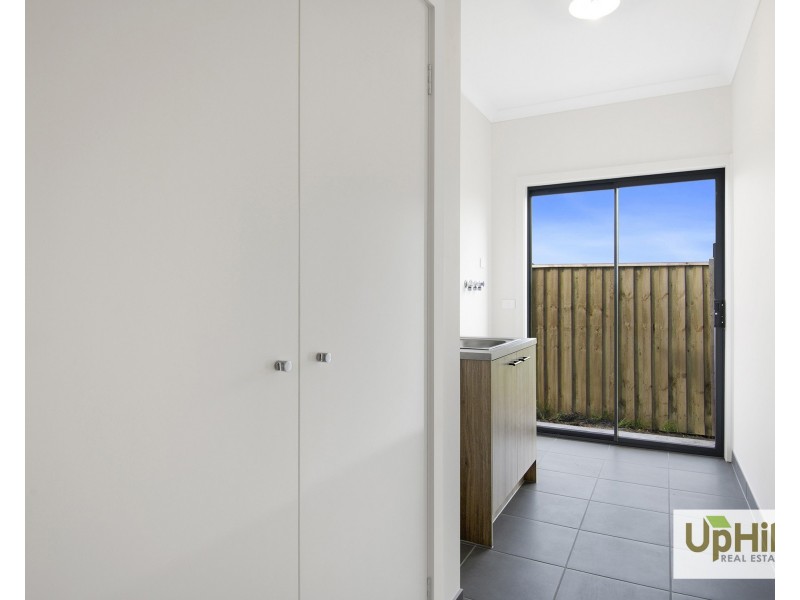 4 Eastview Terrace, Clyde VIC 3978