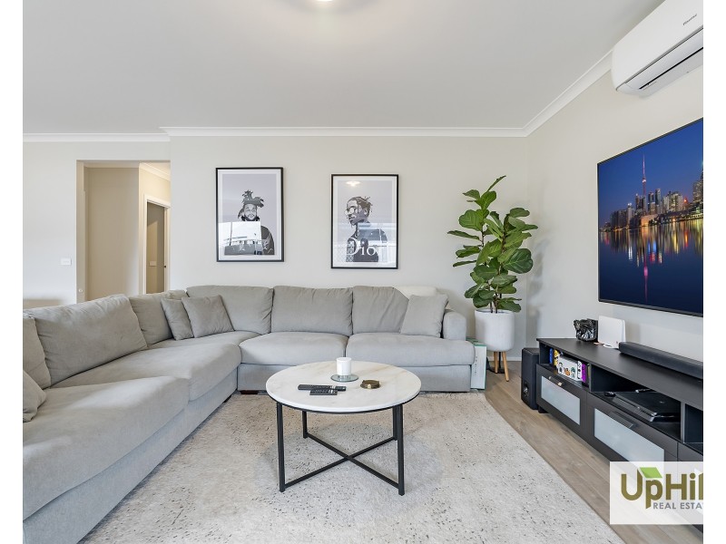 39 Vielo Circuit, Clyde North VIC 3978