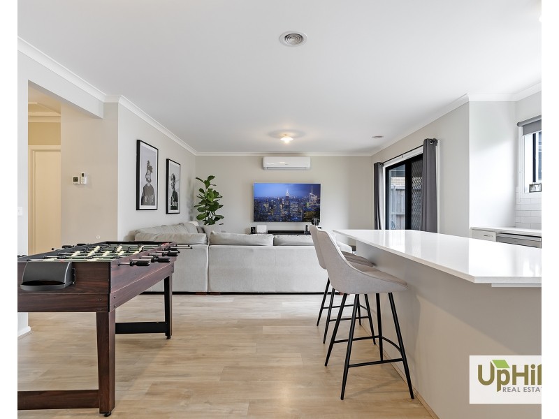 39 Vielo Circuit, Clyde North VIC 3978