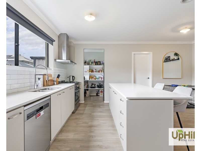 39 Vielo Circuit, Clyde North VIC 3978