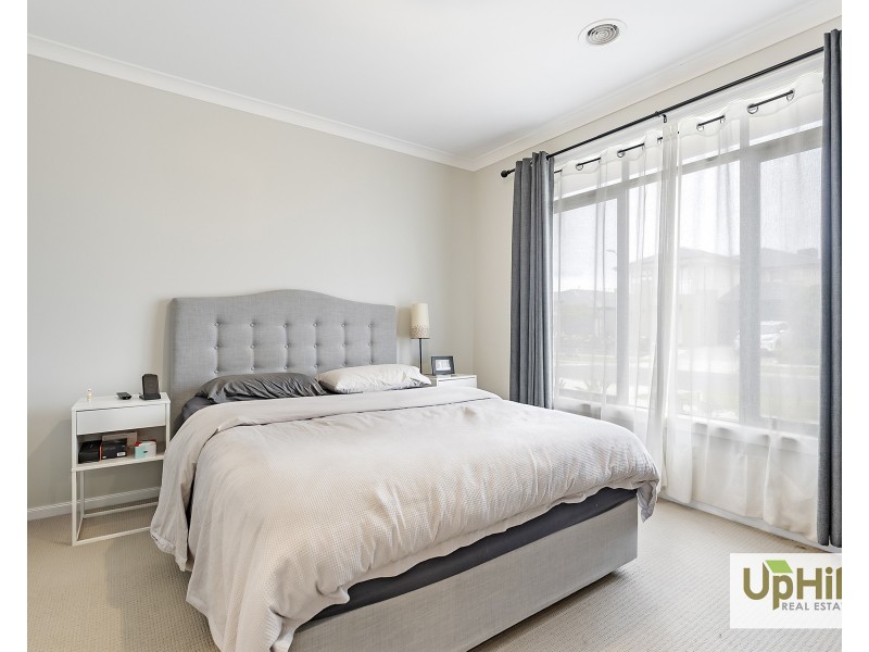 39 Vielo Circuit, Clyde North VIC 3978