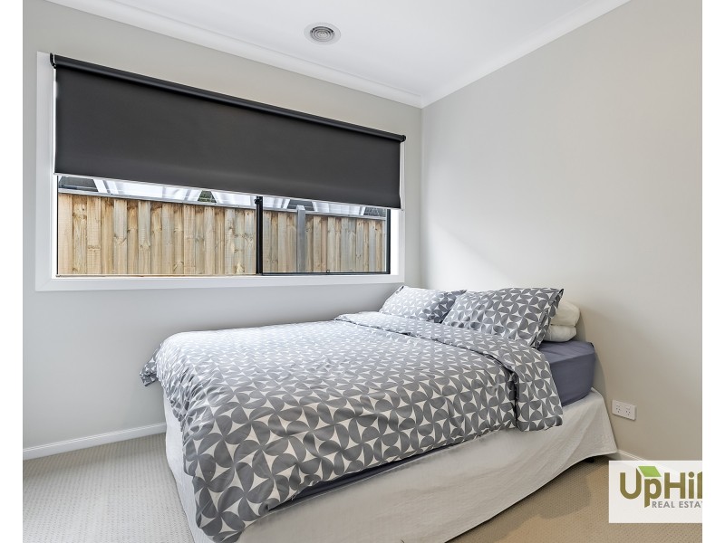 39 Vielo Circuit, Clyde North VIC 3978