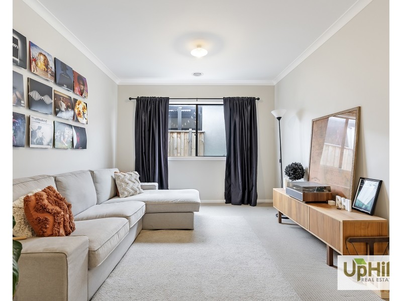 39 Vielo Circuit, Clyde North VIC 3978