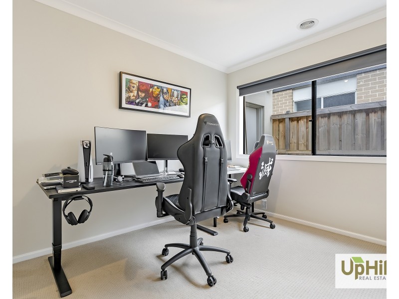 39 Vielo Circuit, Clyde North VIC 3978