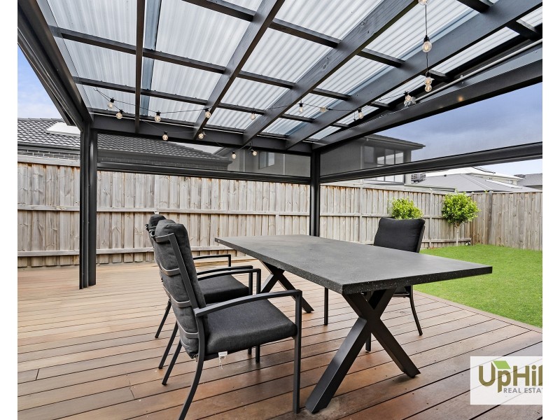 39 Vielo Circuit, Clyde North VIC 3978