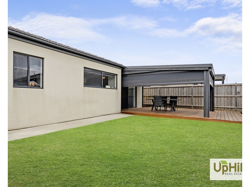 39 Vielo Circuit, Clyde North VIC 3978