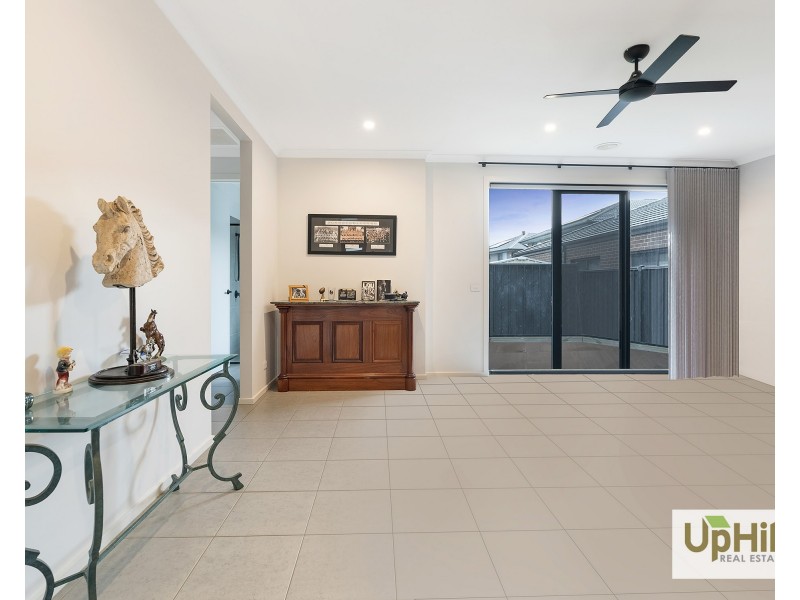 3 Bainton Avenue, Clyde VIC 3978