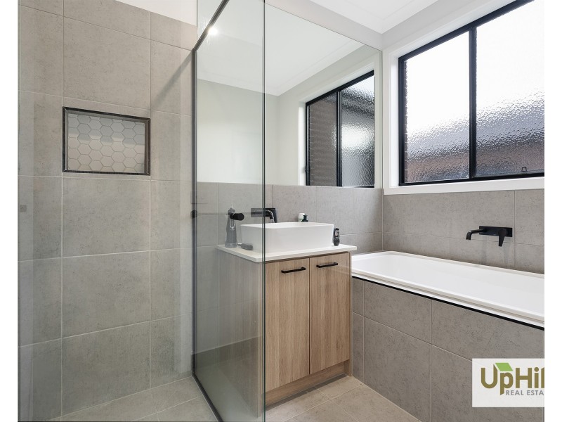 3 Bainton Avenue, Clyde VIC 3978