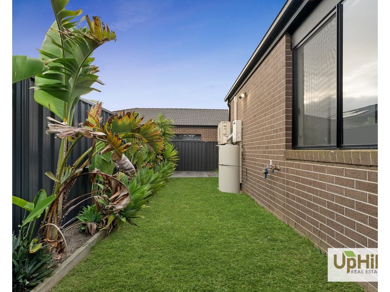 3 Bainton Avenue, Clyde VIC 3978