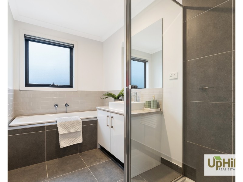 4S Mountjoy Circuit, Clyde North VIC 3978