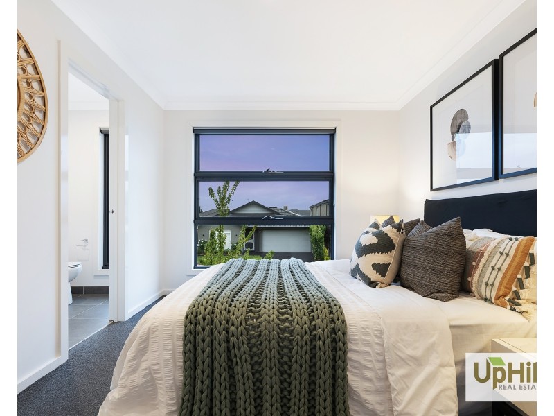 4S Mountjoy Circuit, Clyde North VIC 3978