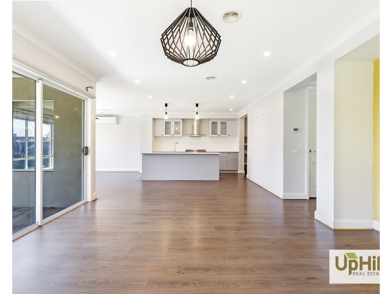 90 Newgrange Boulevard, Clyde North VIC 3978