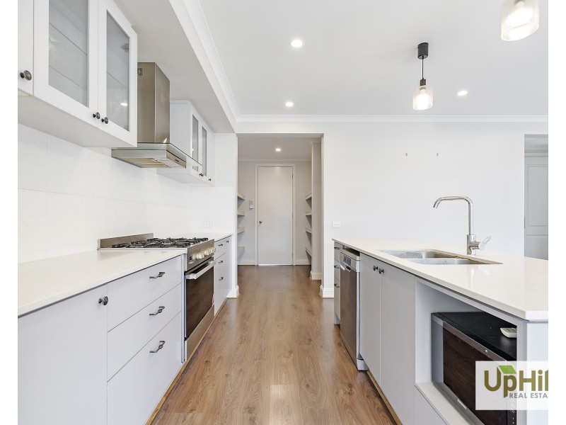 90 Newgrange Boulevard, Clyde North VIC 3978