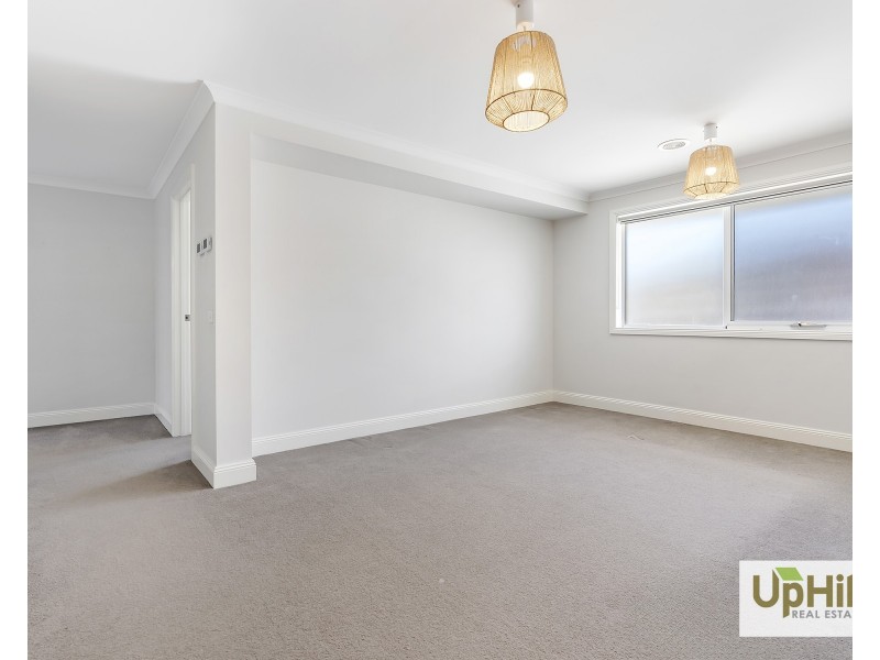 90 Newgrange Boulevard, Clyde North VIC 3978