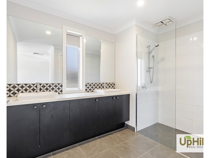 90 Newgrange Boulevard, Clyde North VIC 3978