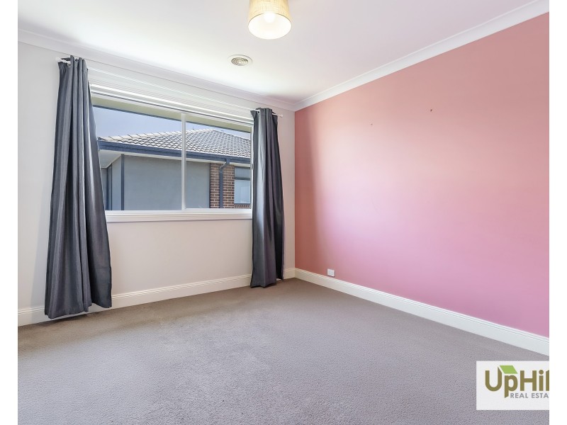 90 Newgrange Boulevard, Clyde North VIC 3978