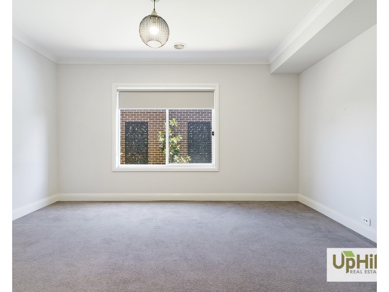 90 Newgrange Boulevard, Clyde North VIC 3978