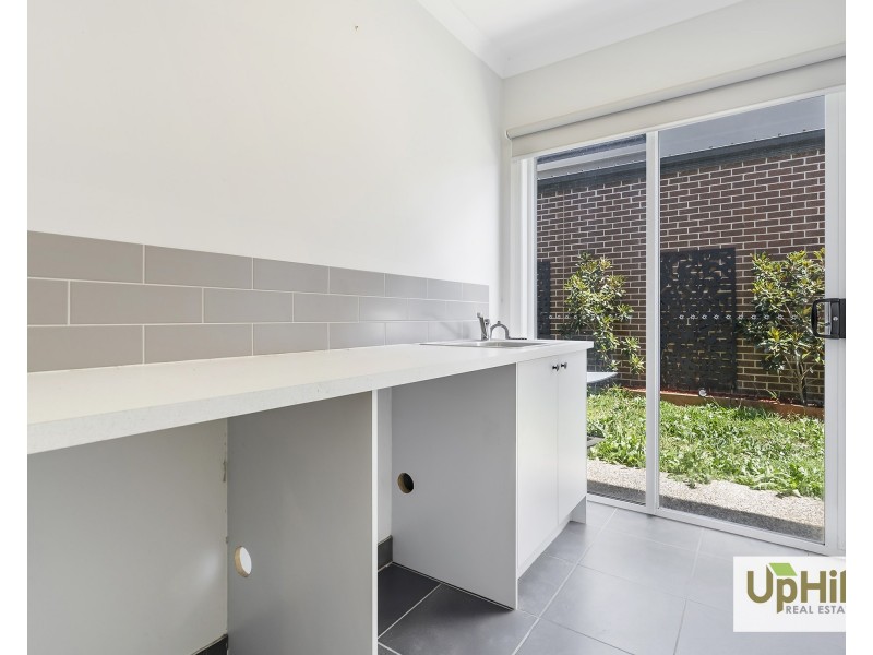 90 Newgrange Boulevard, Clyde North VIC 3978