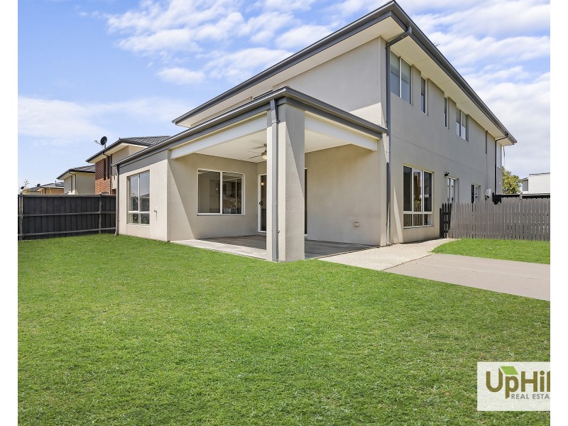 90 Newgrange Boulevard, Clyde North VIC 3978