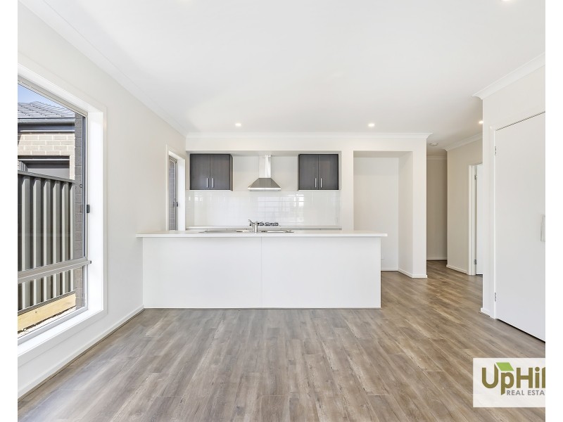 42 Carrera Crescent, Clyde VIC 3978