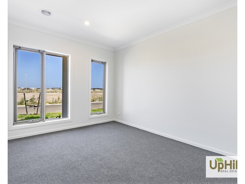 42 Carrera Crescent, Clyde VIC 3978