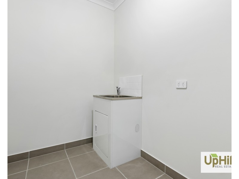 42 Carrera Crescent, Clyde VIC 3978