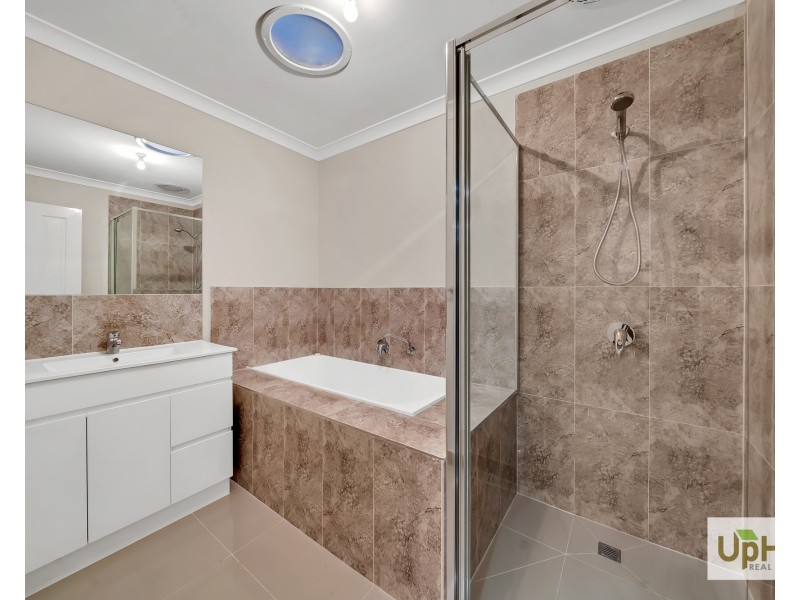16 Titan lodge walk, Pakenham VIC 3810