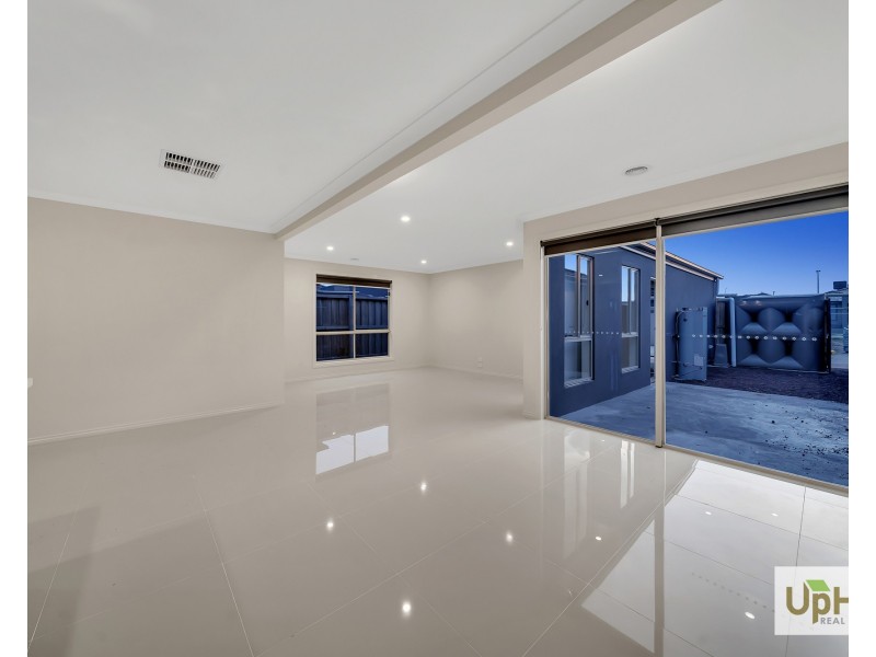 16 Titan lodge walk, Pakenham VIC 3810