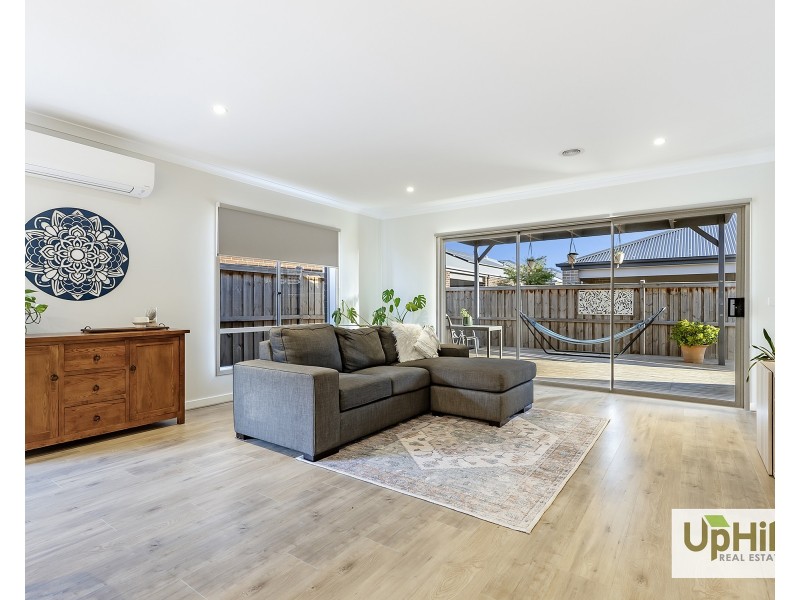 30 Shulze Drive, Clyde North VIC 3978