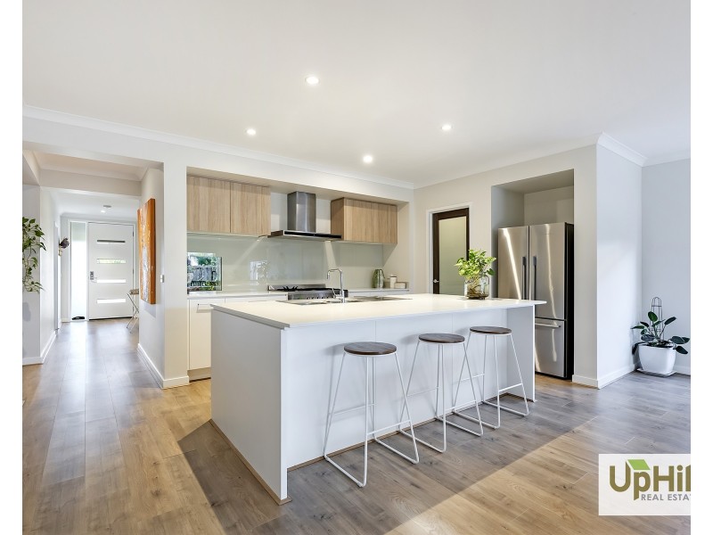 30 Shulze Drive, Clyde North VIC 3978