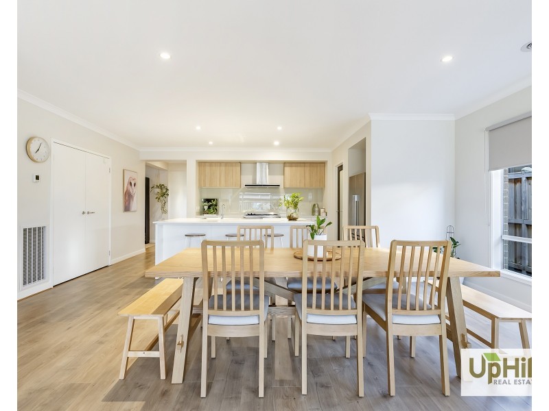 30 Shulze Drive, Clyde North VIC 3978