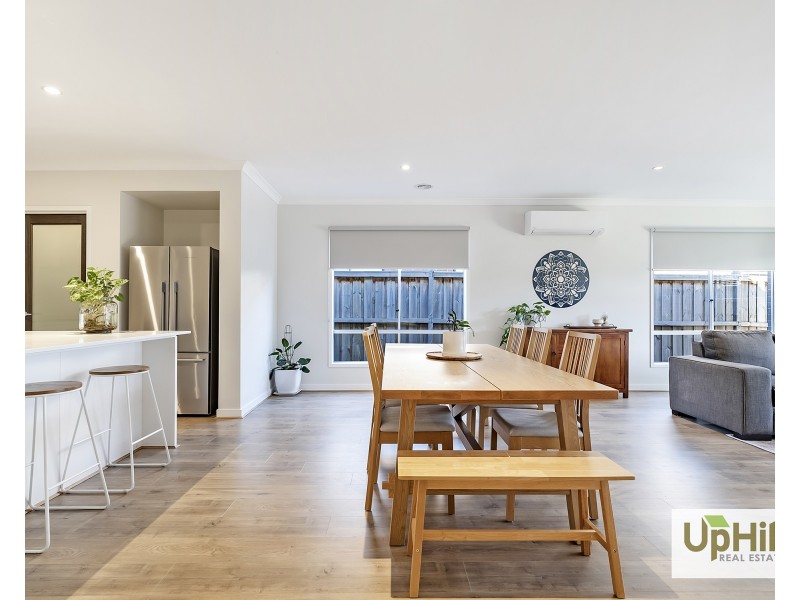 30 Shulze Drive, Clyde North VIC 3978