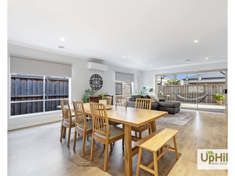30 Shulze Drive, Clyde North VIC 3978