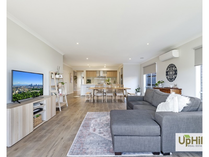 30 Shulze Drive, Clyde North VIC 3978