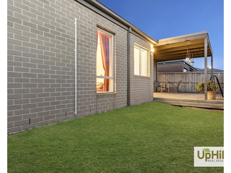 30 Shulze Drive, Clyde North VIC 3978
