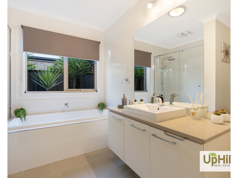 Clyde North VIC 3978