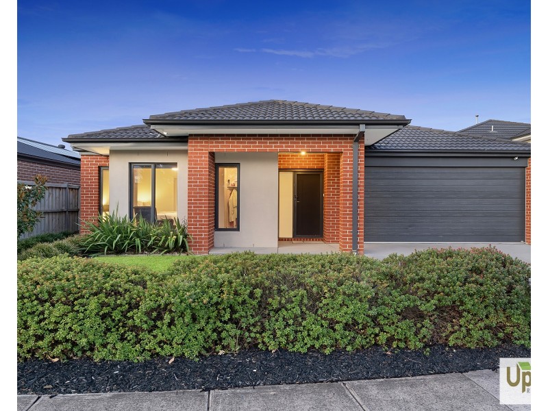 51 Deoro Parade, Clyde North VIC 3978