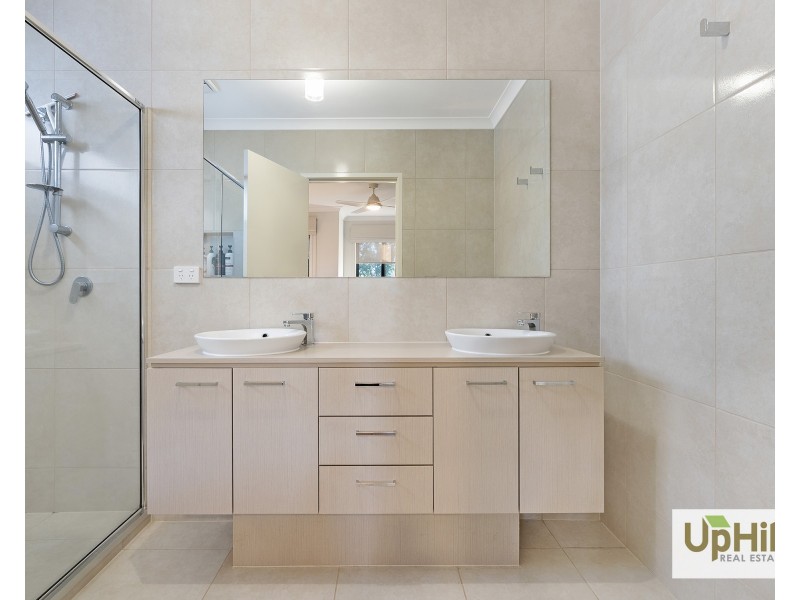 51 Deoro Parade, Clyde North VIC 3978