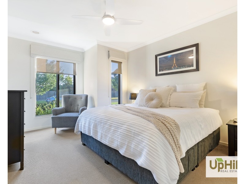 51 Deoro Parade, Clyde North VIC 3978