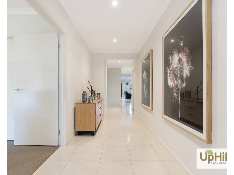 51 Deoro Parade, Clyde North VIC 3978