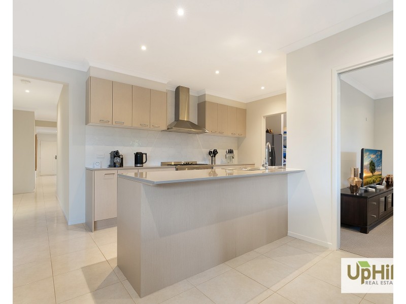 51 Deoro Parade, Clyde North VIC 3978